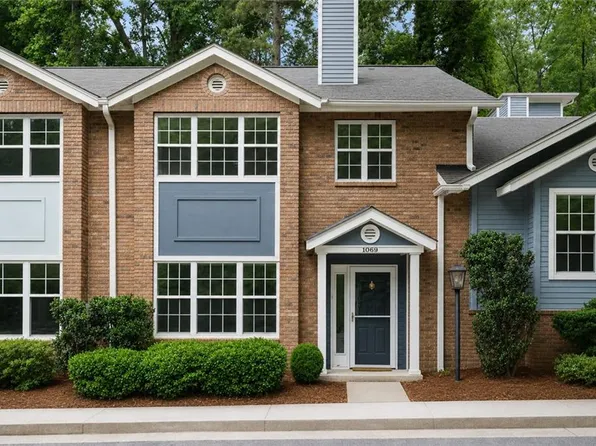1069 Woodbridge Holw NE, Atlanta, GA 30306