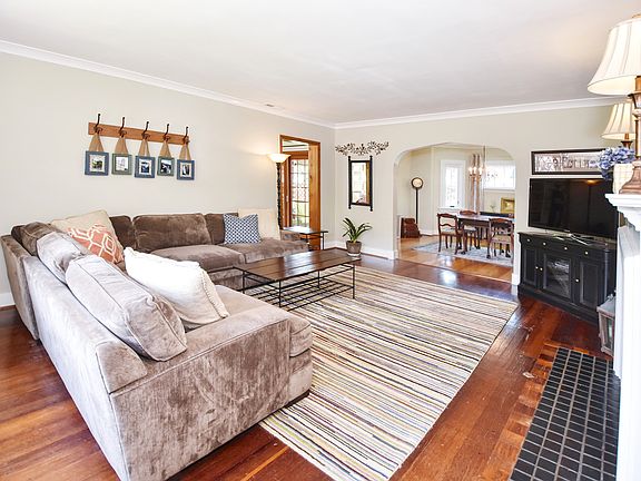 3rd image of 1119 Salisbury Dr