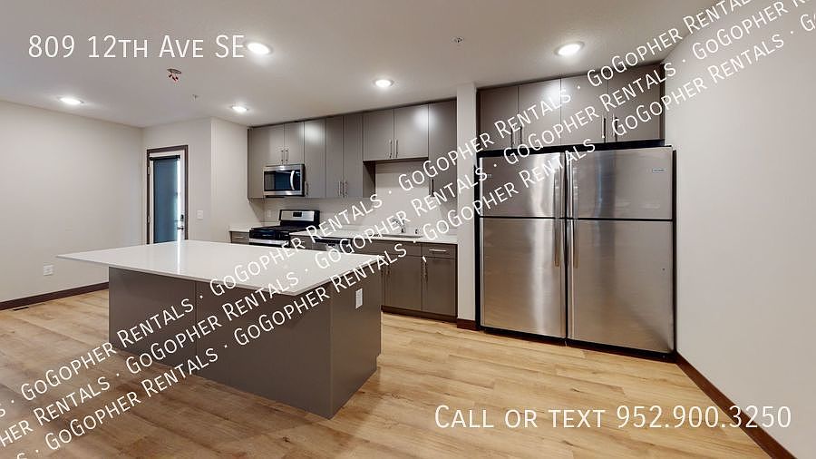1st image of 809 12th Ave SE
