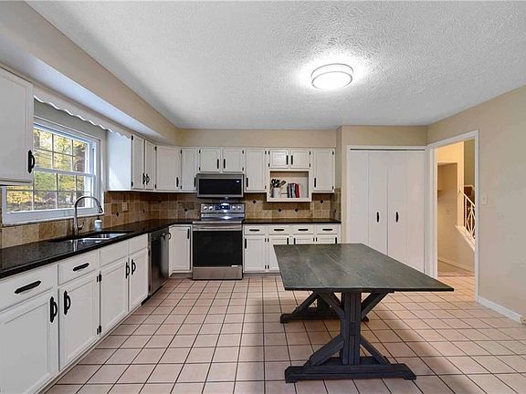 3rd image of 5820 Dorothy Dr