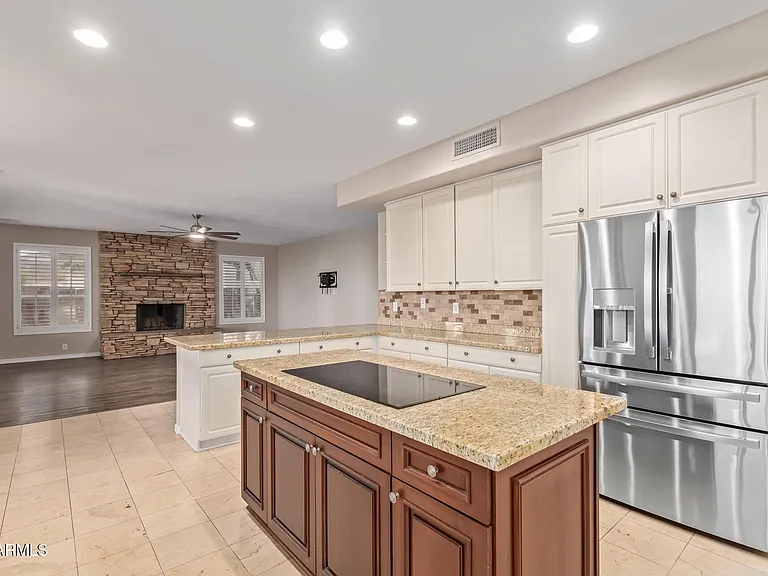 1211 E Desert Flower Ln — Photo 10