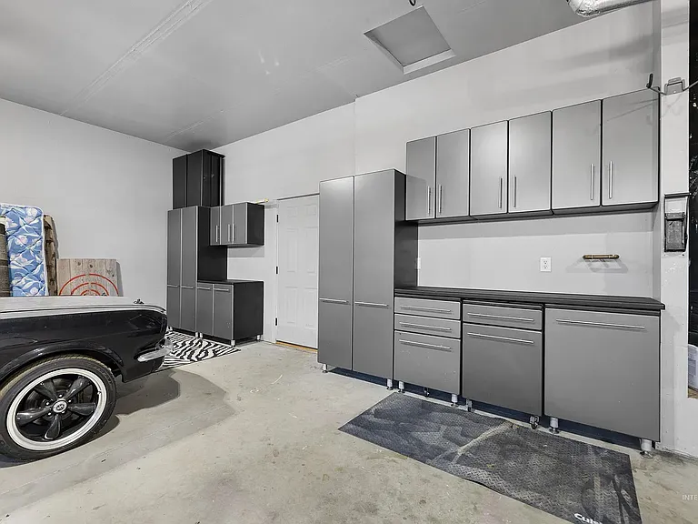 12805 W Berghan St — Photo 38