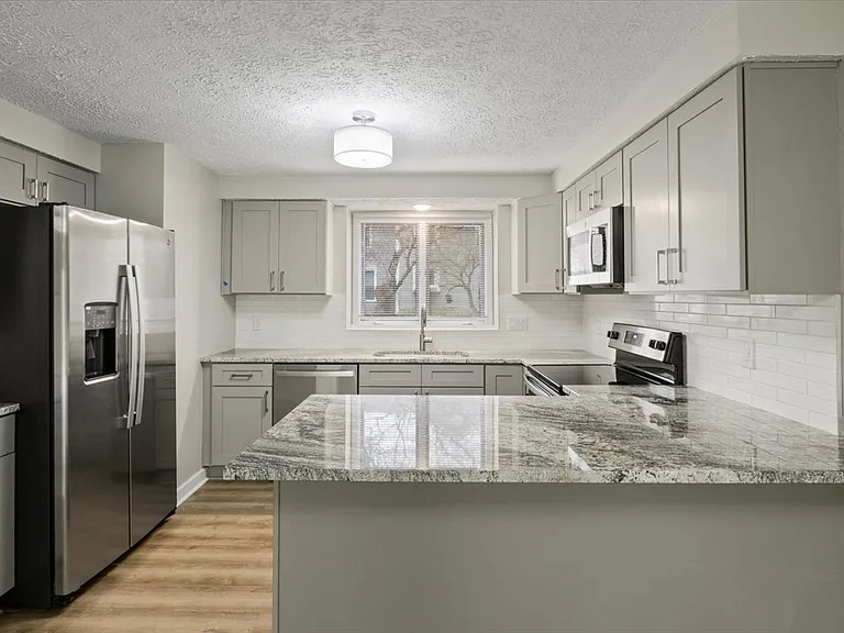 363 Lenora Ln — Photo 17
