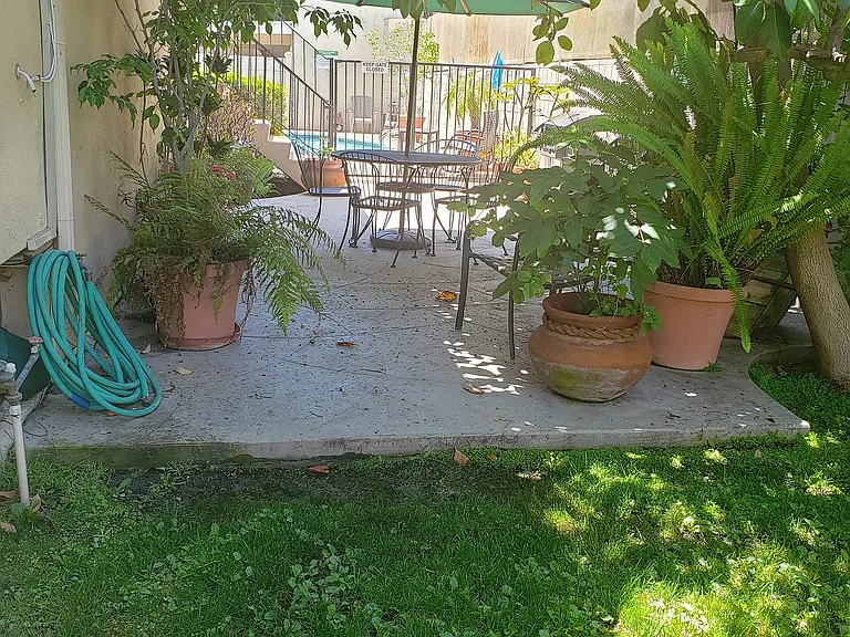 4225 Longridge Ave — Photo 40