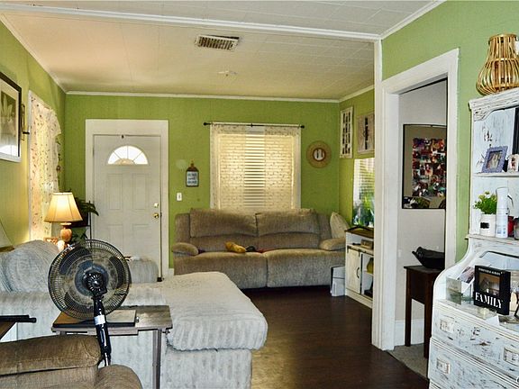 4th image of 421/423 W Mullin St