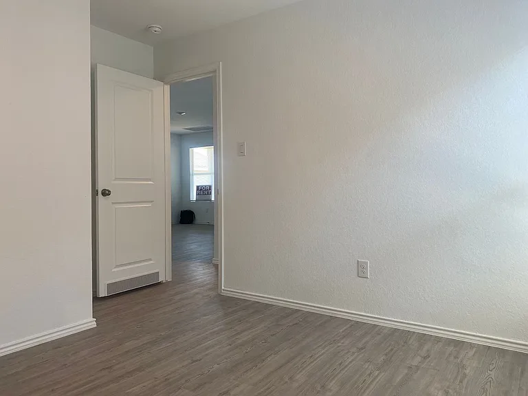 7102 Satellite Way — Photo 9