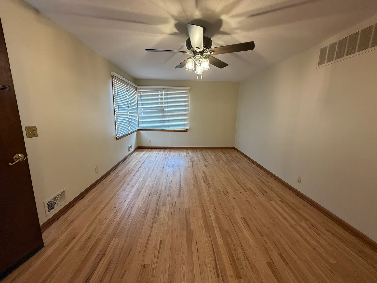 2 bed, 914 sqft, $1,200 — Photo 3