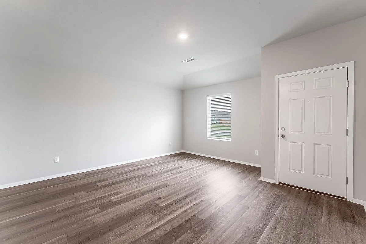 3 bed, 2.0 bath, 1204 sqft, $1,450 — Photo 2