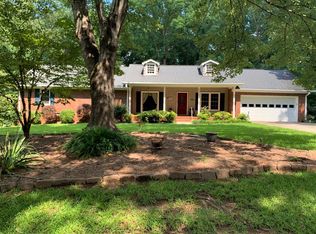 221 Chatham Dr, Greenwood, SC 29649