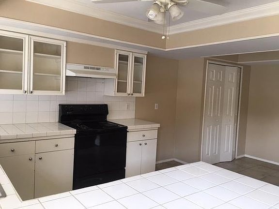 4th image of 1513 Carnation Dr