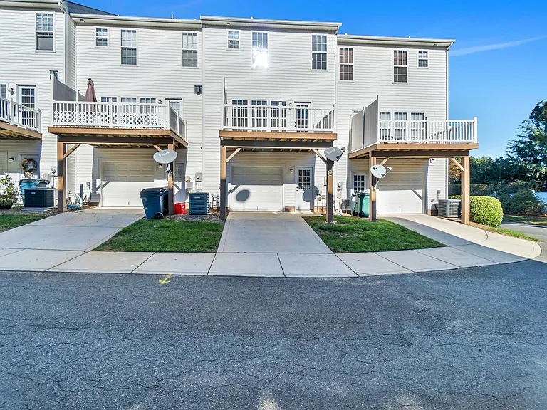 15744 Kensington Palace Ln — Photo 4
