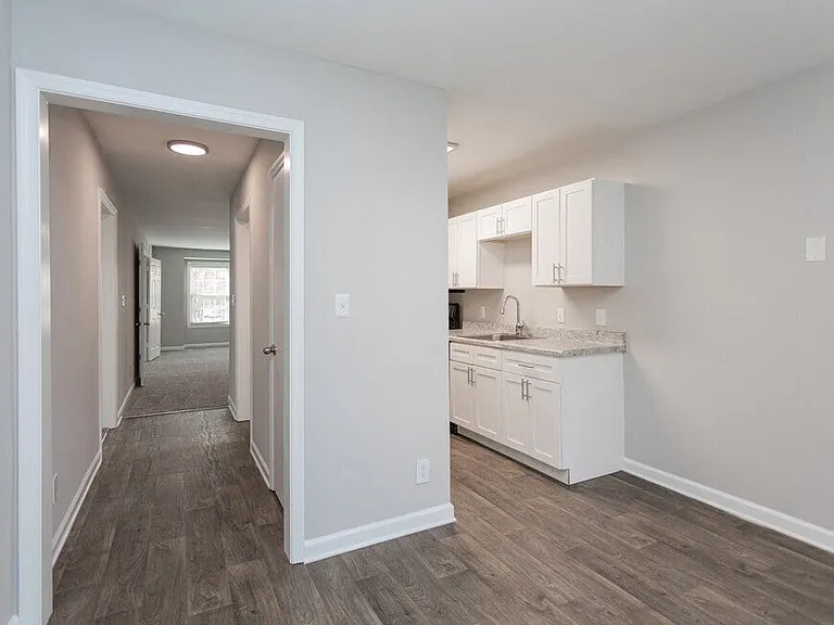 The Avenue Apartments — Photo 23
