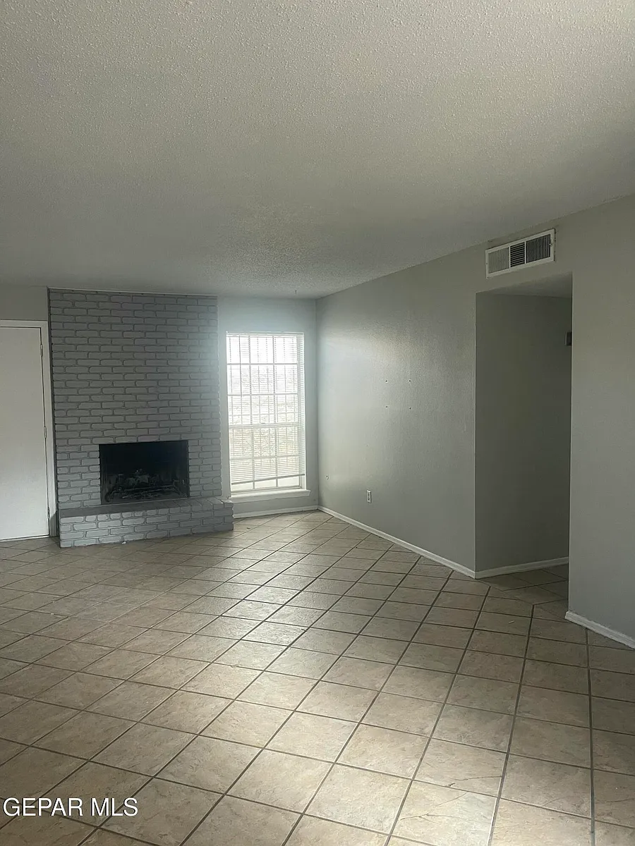 Building Photo - 8614 Mettler Dr