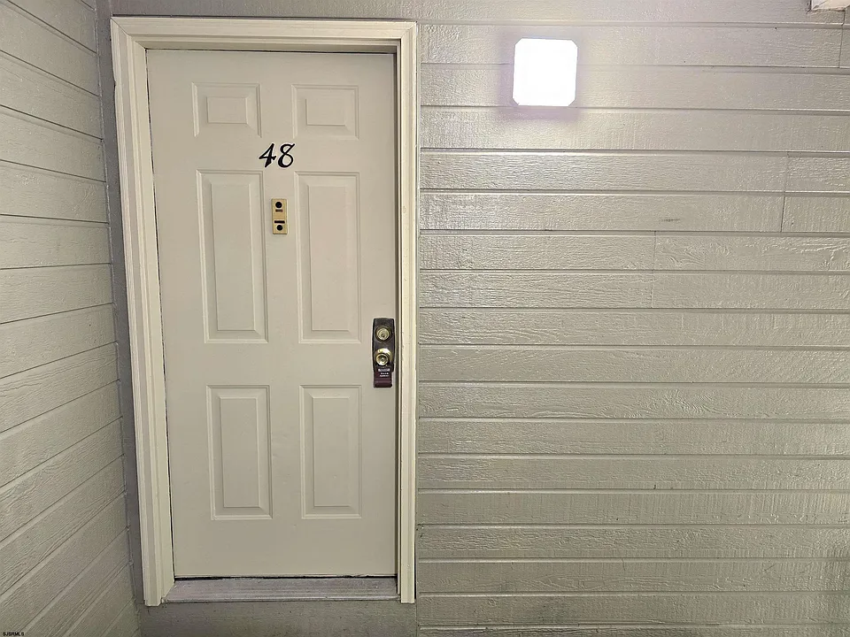 48 Colonial Ct