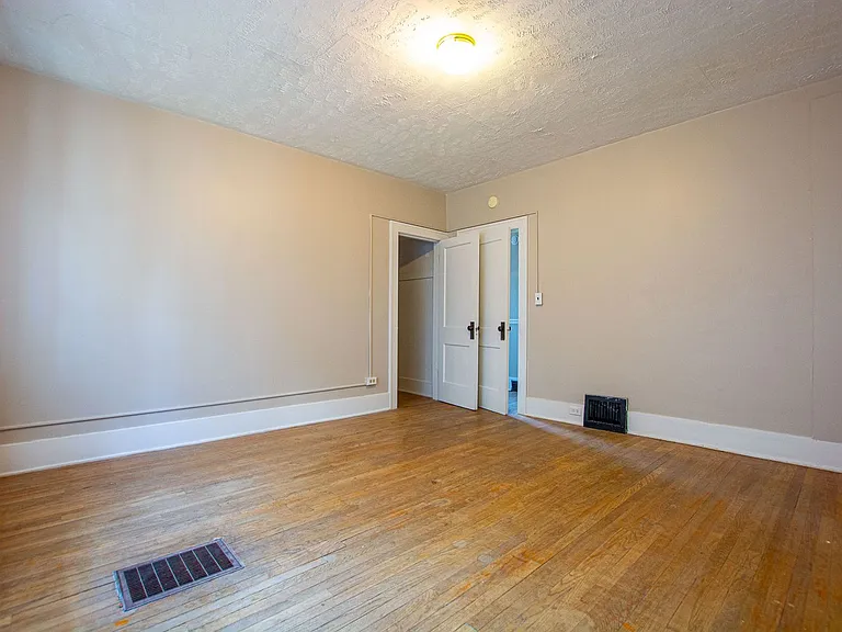2202 Wirt St — Photo 11