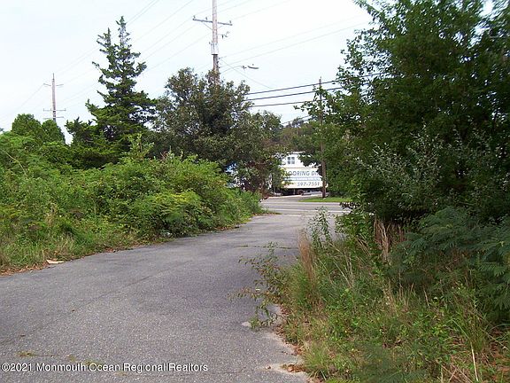 2nd image of 555 E Bay Ave