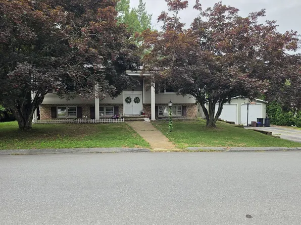 32 S Bennett Dr, Johnston, RI 02919