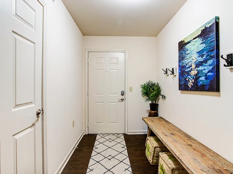 Glenrock Apartments — Photo 33