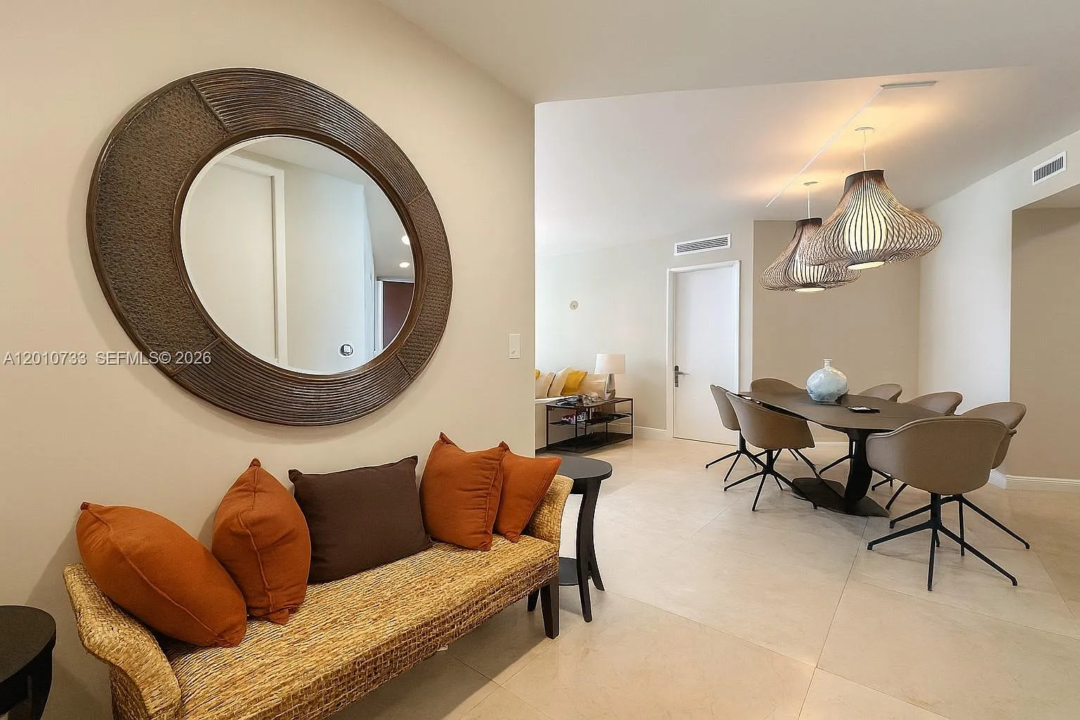 2 bed, 1962 sqft, $9,500 — Photo 3