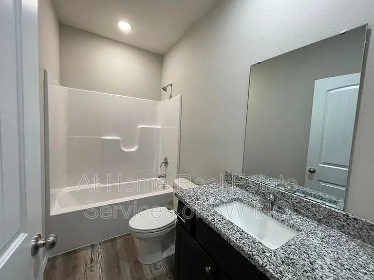 1905 S 15th Ave — Photo 14