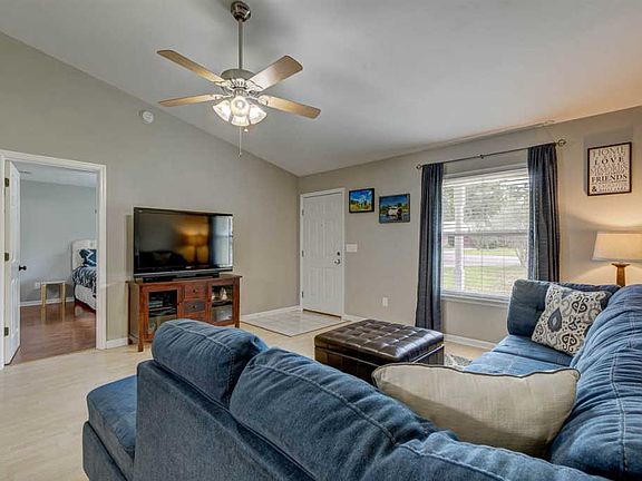 4th image of 2613 Crocket Ct