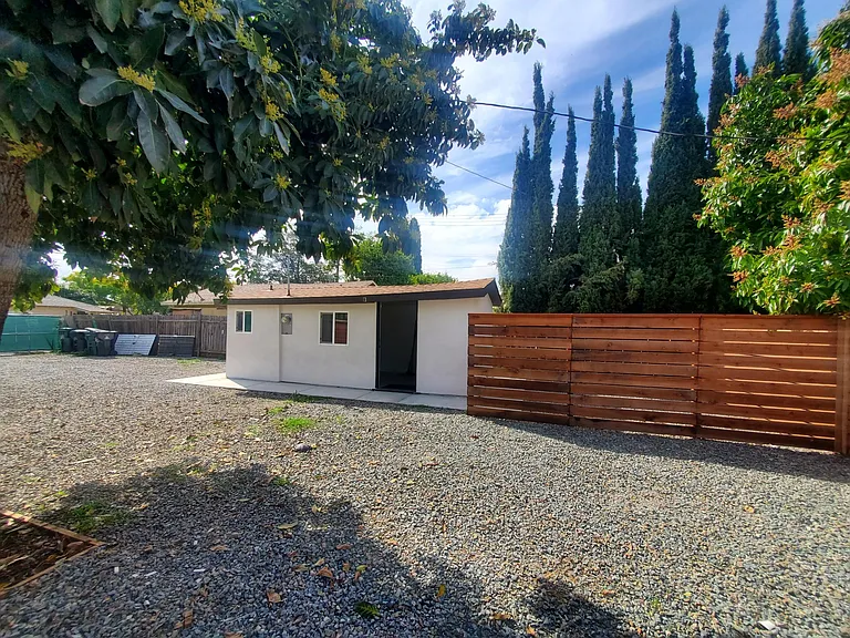 206 E Valencia Dr #B — Photo 1