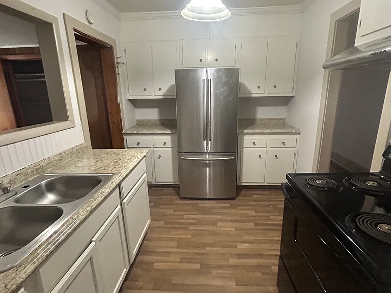 613 Moreland Ave — Photo 3