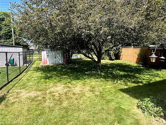 4th image of 14 Arbor Dr