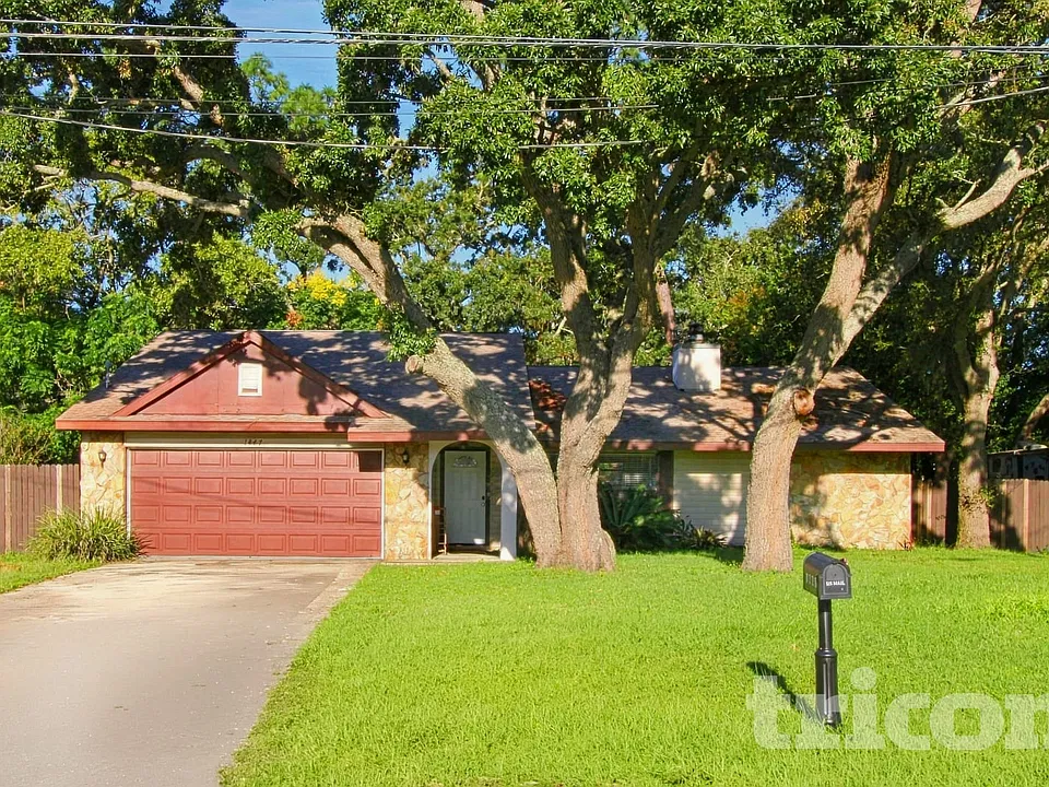 1447 Waterfall Dr