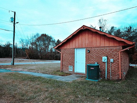 2nd image of 325 W Park Cir
