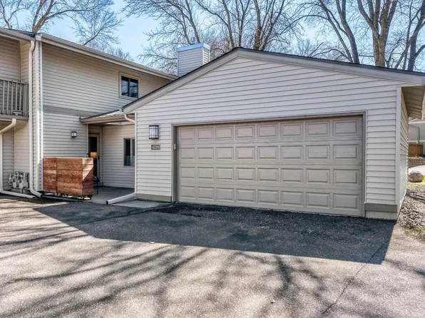 6220 Sandpiper Ct, Edina, MN 55436