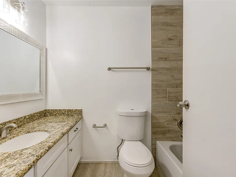 2114 River Village Dr — Photo 25
