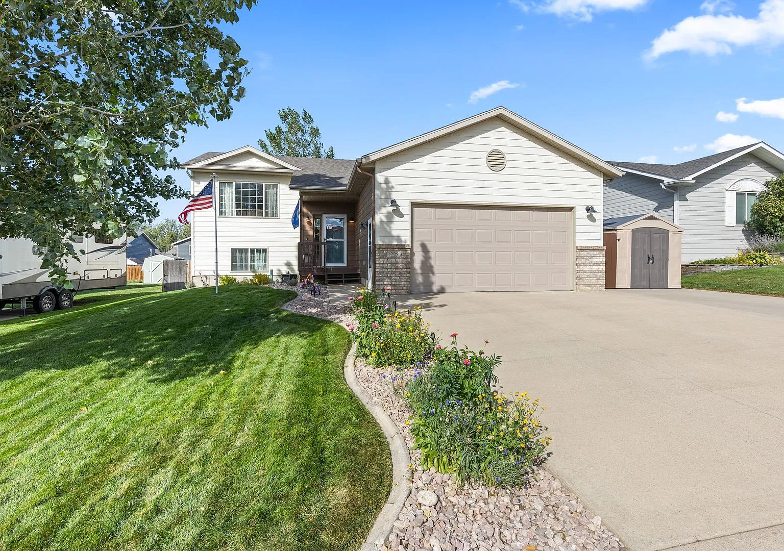 4 Bed | 2 Bath | Rapid Valley Home — Photo 2