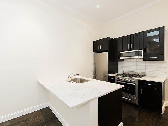 4th image of 106 Bedford Ave #1VB