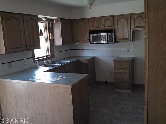 4th image of 2901 Wood Dr