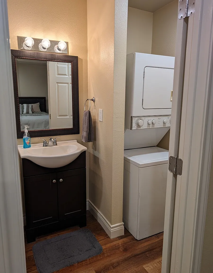Studio, 380 sqft, $899 — Photo 4