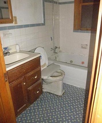 4th image of 2319 Wismer Ave