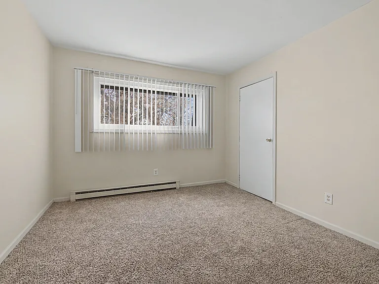 131 N Lincolnway #4 — Photo 8