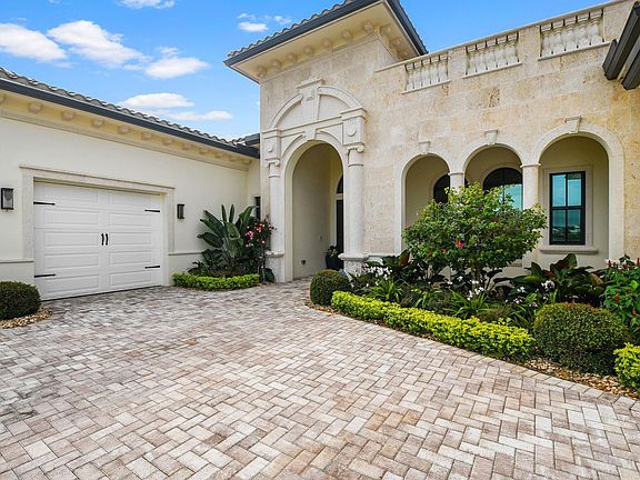 3rd image of 7952 SE Old Plantation Cir
