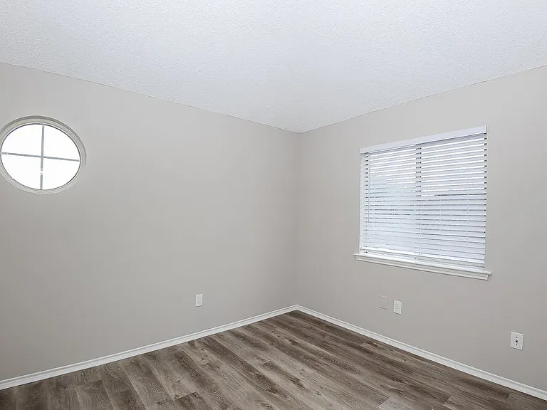 8500 Charleston Ave — Photo 14