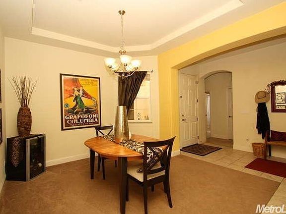 5th image of 546 Hildebrand Cir