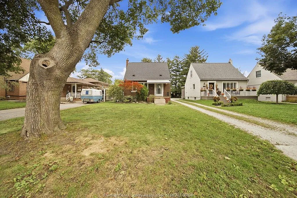 3 bed, 1.5 bath, $2,600 — Photo 1
