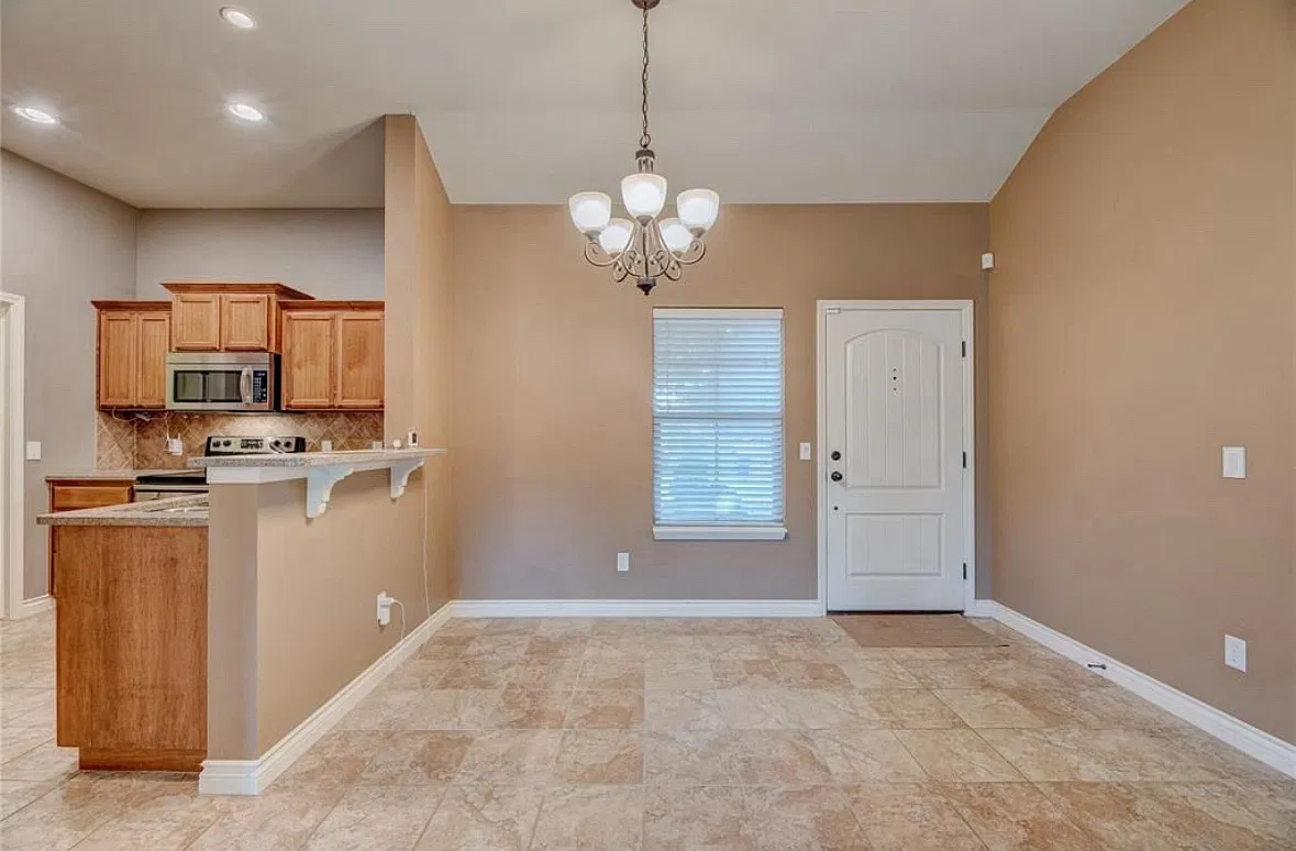 3 bed, 1230 sqft, $1,600 — Photo 3