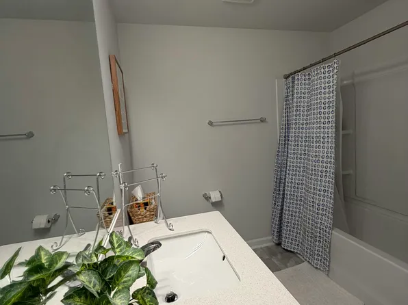 811 Falls Grove Trl, High Point, NC