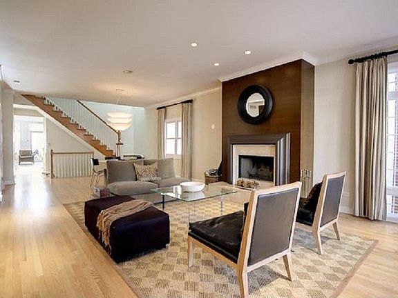 2nd image of 3447 N Hoyne Ave