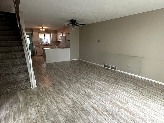 5th image of 14 N Centennial St