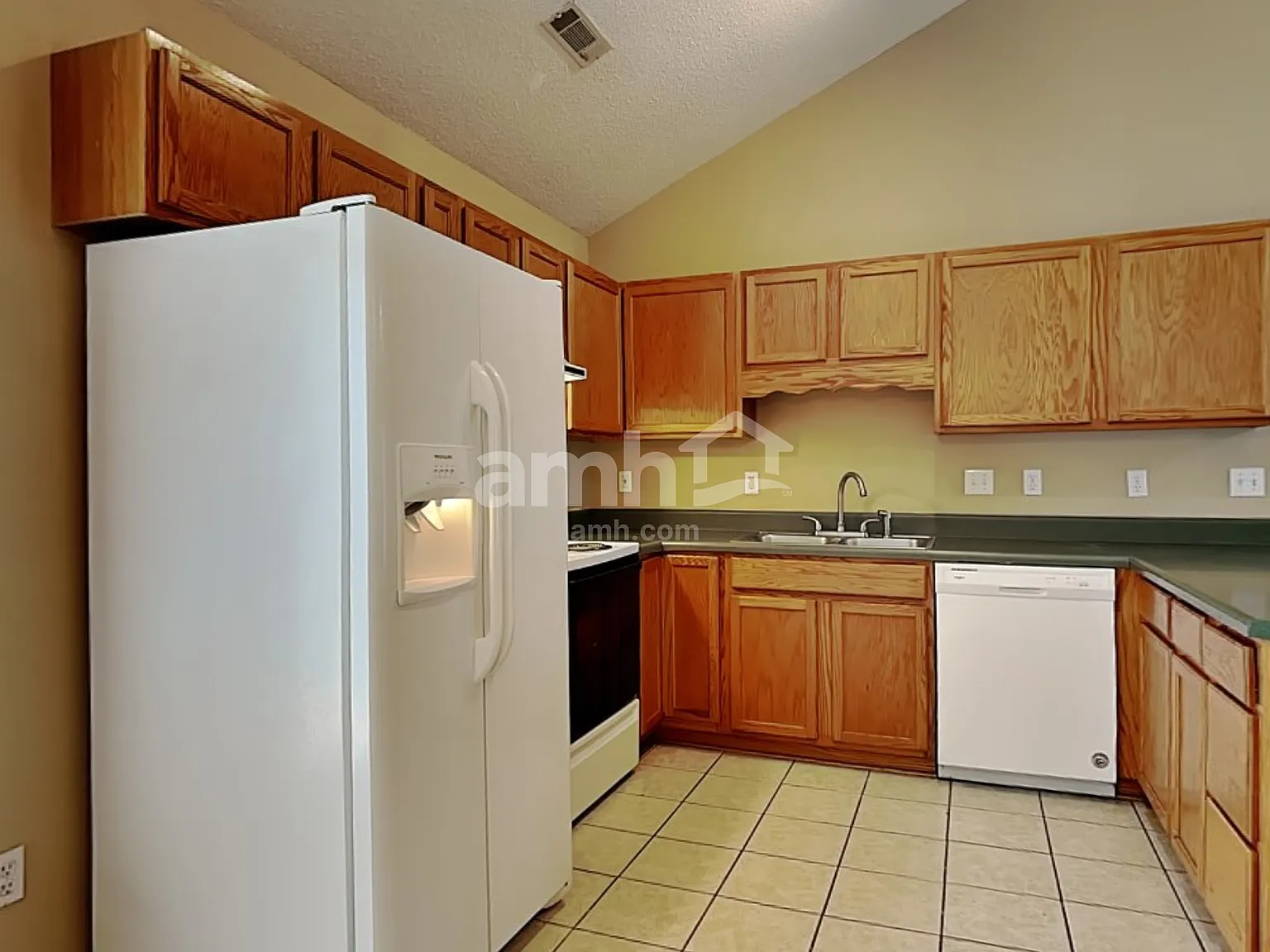 3 bed, 2.0 bath, 1374 sqft, $1,825 — Photo 4