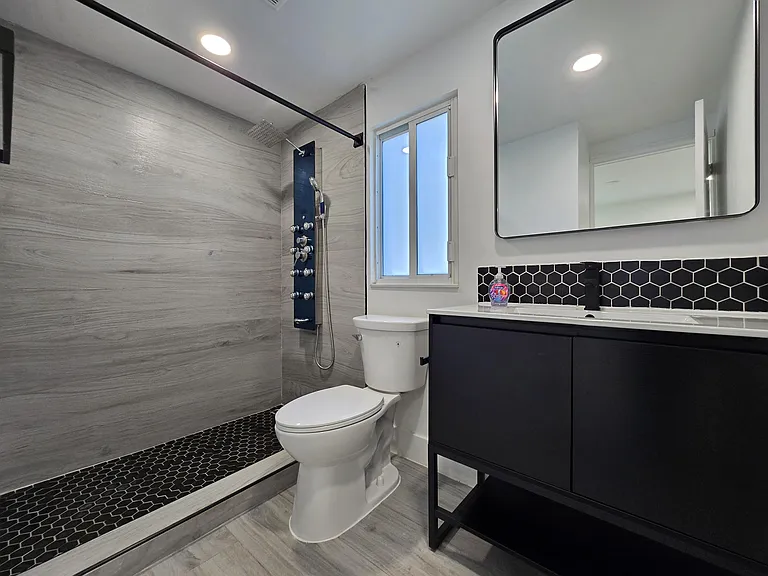 4648 SW 24th Ave #2 — Photo 3