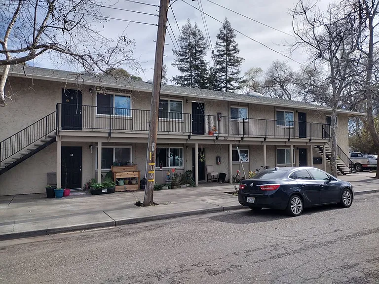 219 W. 20th Street — Photo 1