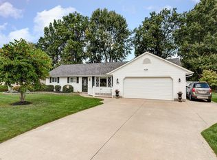 8305 Dallas Dr, Mentor, OH 44060